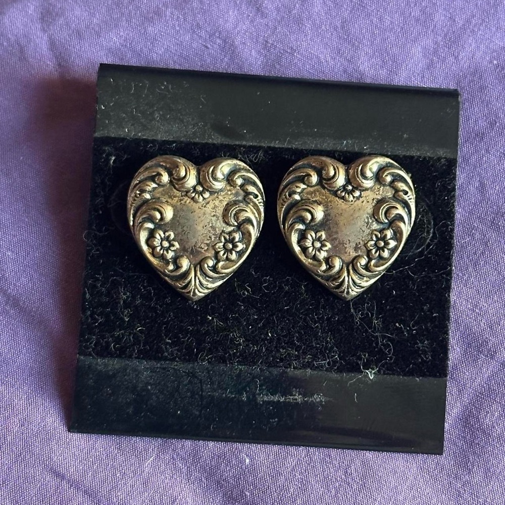 Vintage-Style Heart Stud Earrings - gold/ bronze